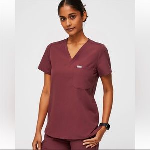 Figs Catarina dark cherry scrub top